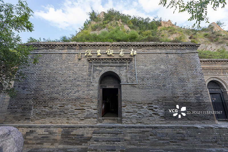 河南巩义杜甫故里文化园，杜甫诞生窑，笔架山图片素材