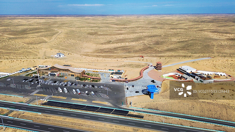 克拉美丽沙漠公园位于新疆首条沙漠高速公路——S21阿乌高速克拉美丽服务区东侧，地处阿勒泰地区福海县境图片素材