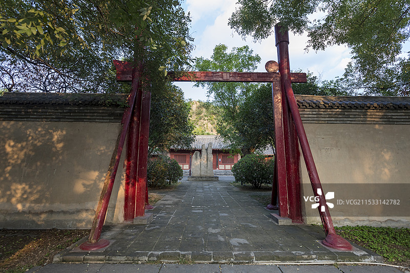 河南巩义杜甫故里文化园，杜甫诞生窑图片素材