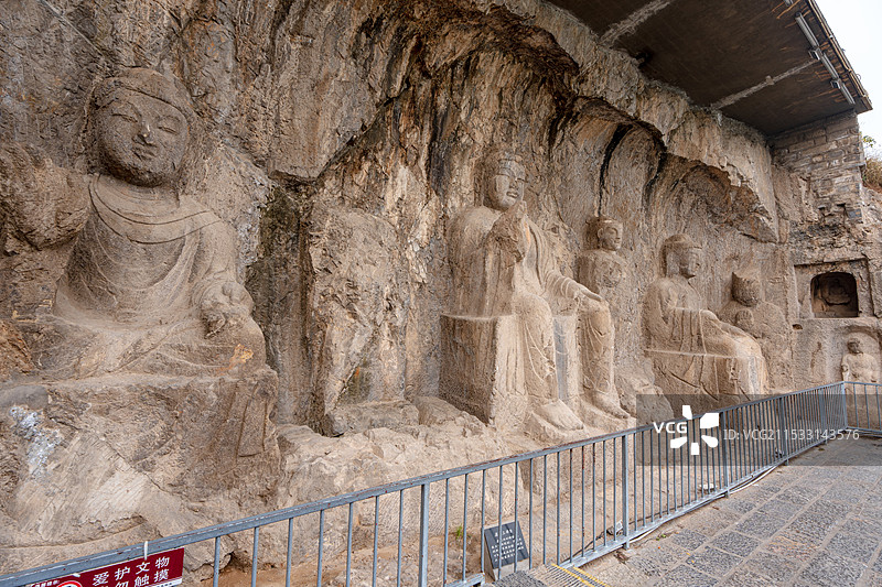 洛阳龙门石窟摩崖三佛龛图片素材