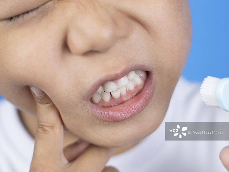 小朋友刷牙牙疼爱牙日图片素材