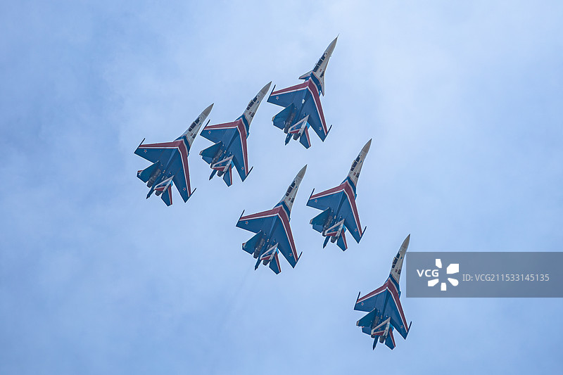 俄罗斯勇士飞行表演队在珠海航展特技飞行表演图片素材