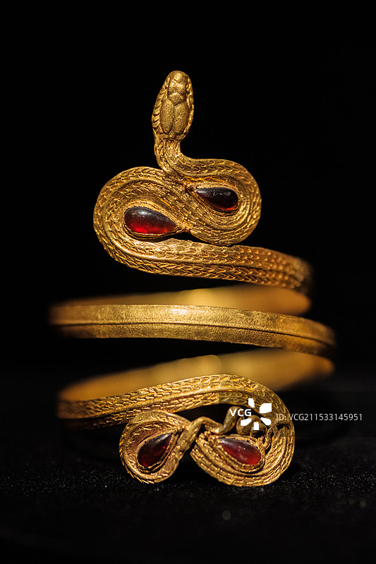 古希腊金质蛇形手镯 卡尔派尼西宝藏 公元前3世纪 国家博物馆“美的多元”展览图片素材