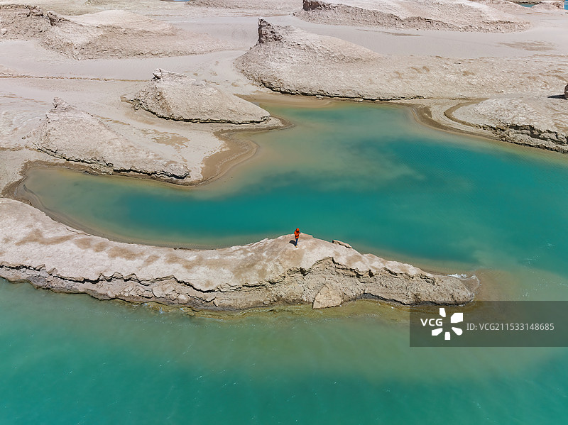 青海海西州乌素特水上雅丹奇异地貌高空航拍图片素材