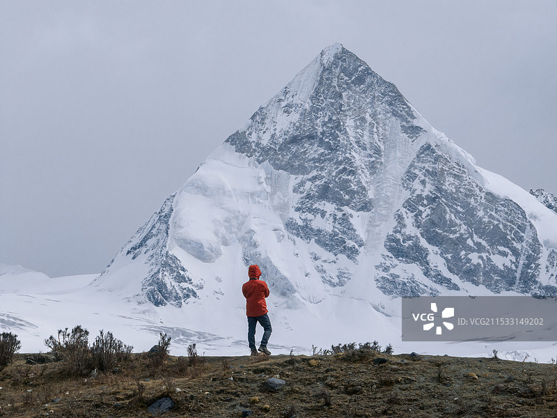 西藏那曲比如萨普神山圣山圣湖冰川航拍图片素材