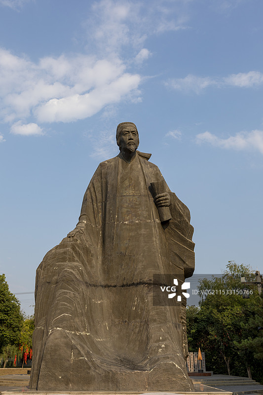 河南巩义杜甫故里文化园，诗圣，杜甫雕塑图片素材
