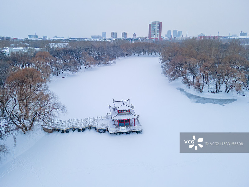 黑龙江齐齐哈尔龙沙公园碧云阁航拍雪景图片素材