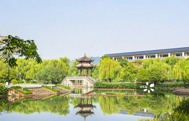水库 山水 云雾缭绕 高山 雾 自然 风景 宁静 地形 山 山脉 山峦 水 湖 旅游目的地 无人 旅图片素材