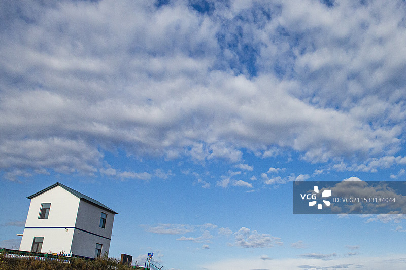 蓝天下的小屋图片素材