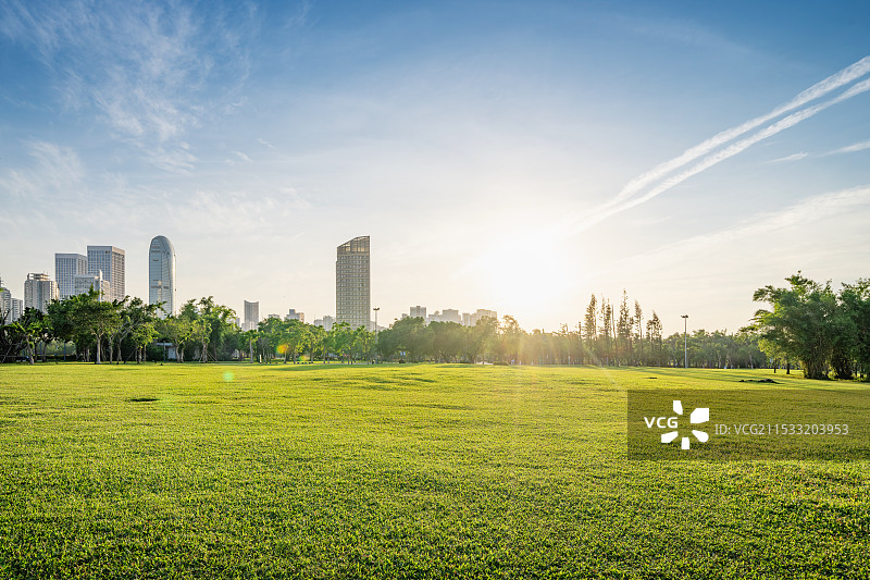 海南海口市万绿园 国贸CBD城市天际线图片素材