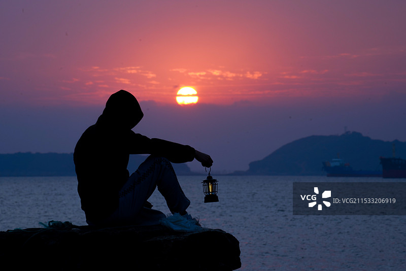 台州水桶岙海边日出人像图片素材