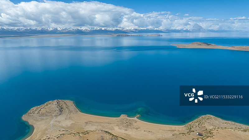 无人机俯拍西藏那曲当雄纳木错湖边景观图片素材