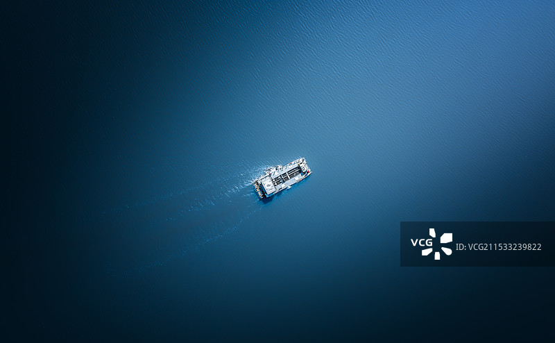 航行蓝色星球图片素材