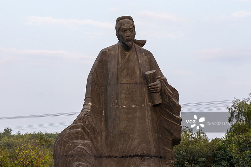 河南巩义杜甫故里文化园，诗圣，杜甫雕塑图片素材