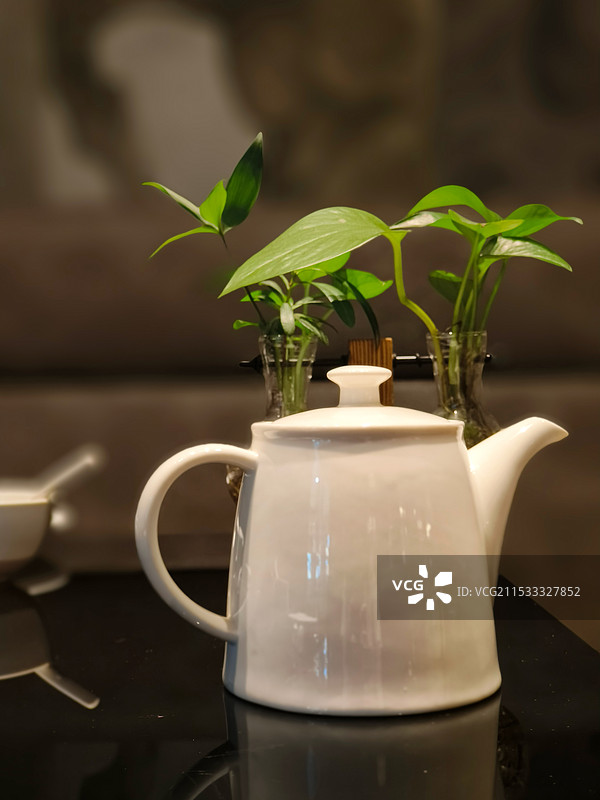 白瓷壶图片素材