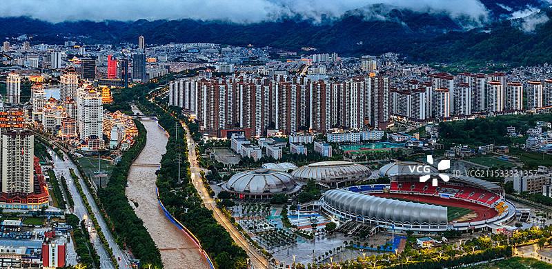 临沧市 临翔区 玉龙湖公园 体育中心 西门公园 缅宁大道图片素材