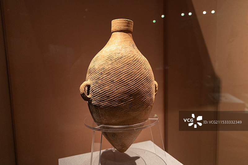 红陶双耳尖底瓶 新石器时代 西安半坡博物馆图片素材