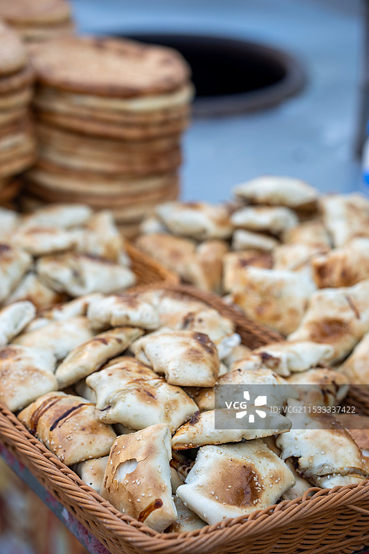 篮子里的新疆馕饼图片素材