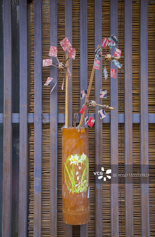 竹原市景观保护区的格子窗和风车图片素材