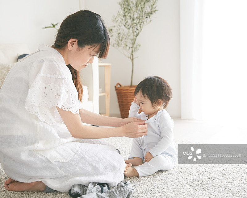 宝宝穿衣服图片素材