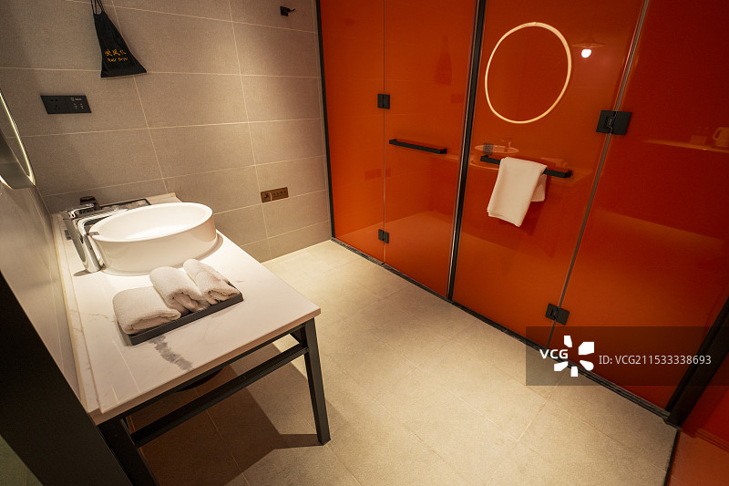 酒店昏暗的洗脸池图片素材