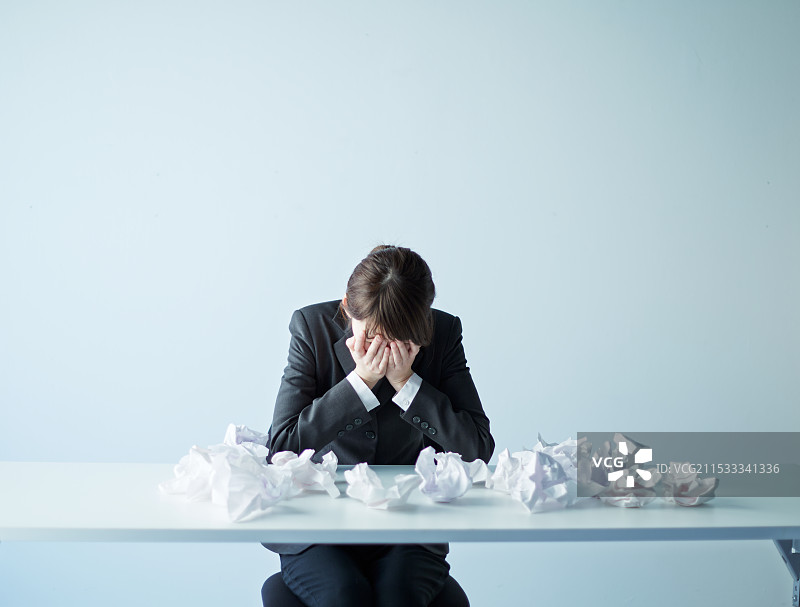 哭泣的女人图片素材