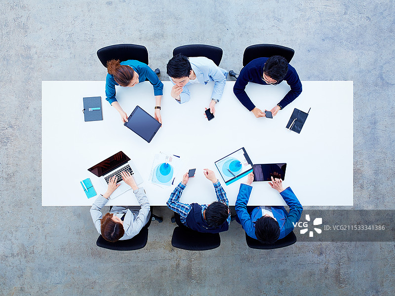 从上方俯视的会议场景图片素材