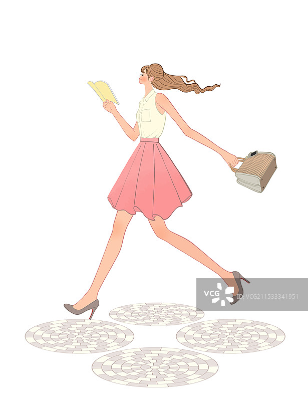 带着书本外出游玩的女性图片素材