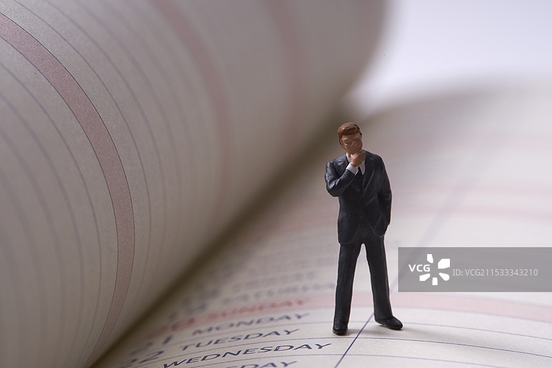 迷你商人玩偶和日程本图片素材