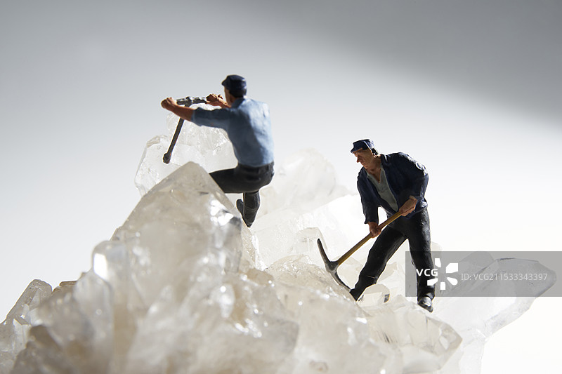 水晶和迷你娃娃图片素材