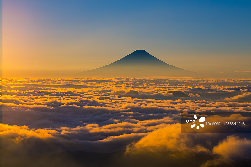 云海与富士山图片素材