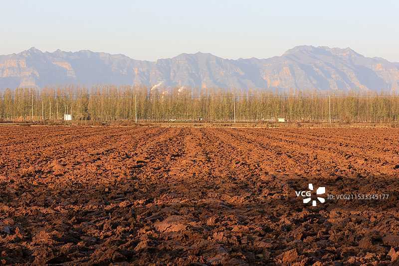 田园-刚翻过的耕地图片素材