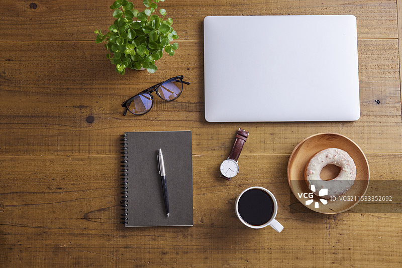 桌上的商务配件图片素材