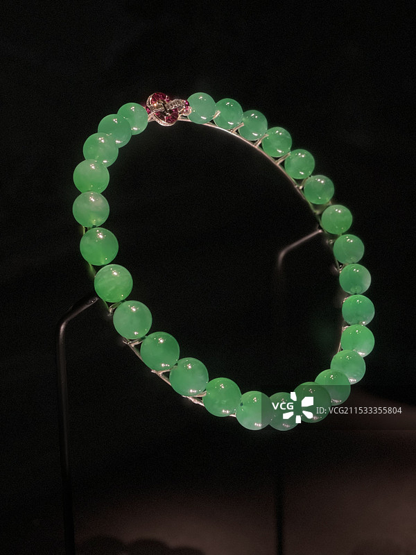 卡地亚绿翡翠项链图片素材