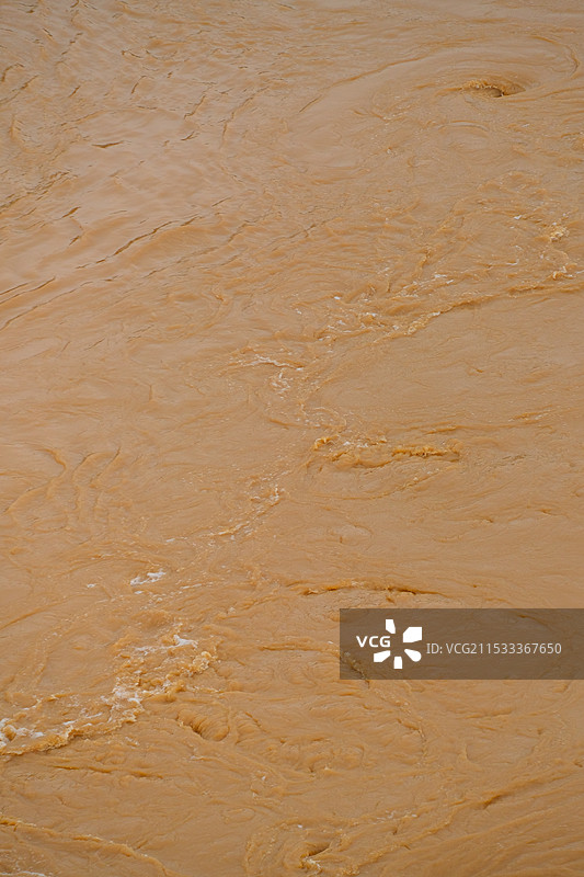 漩涡成群，暗流涌动--洪水激流图片素材