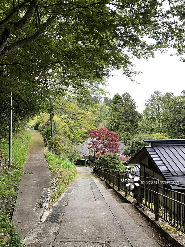 日本东京武藏御岳山与武藏御岳神社与多摩川景色图片素材