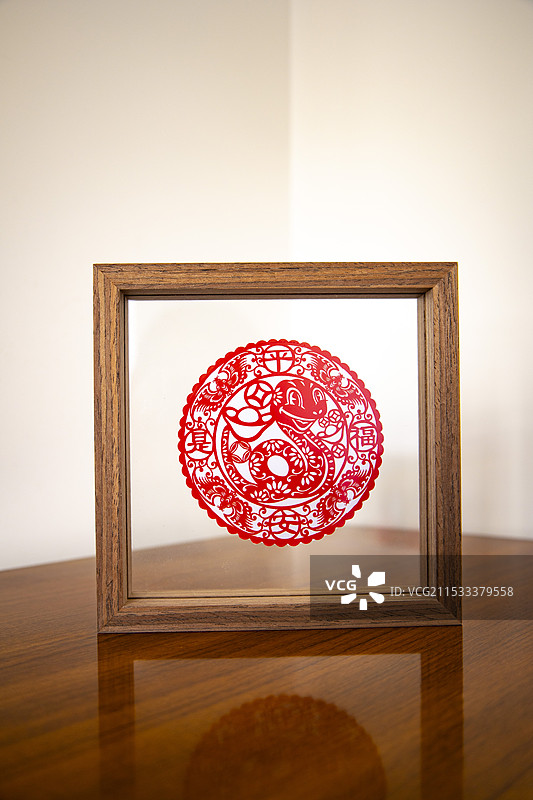 农历乙巳蛇年春节非遗剪纸透明相框图片素材