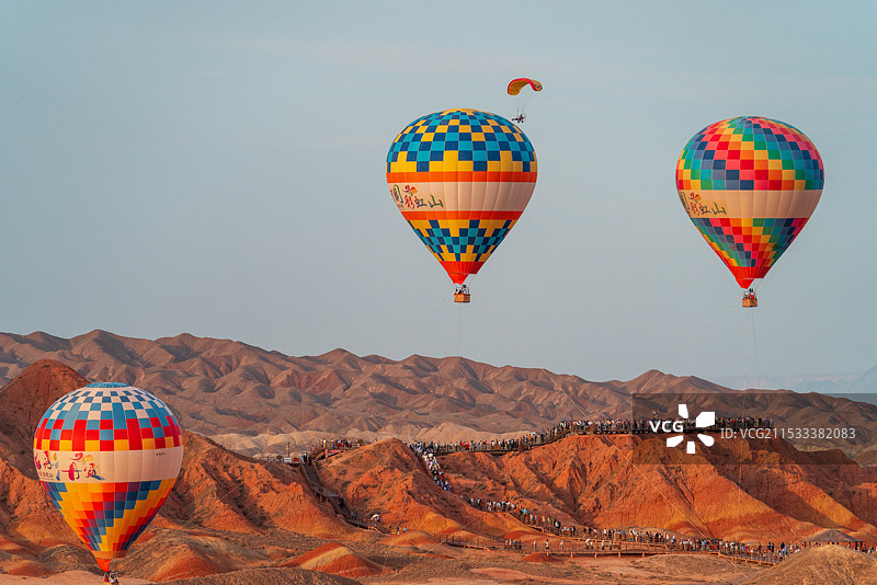 七彩丹霞-热气球图片素材