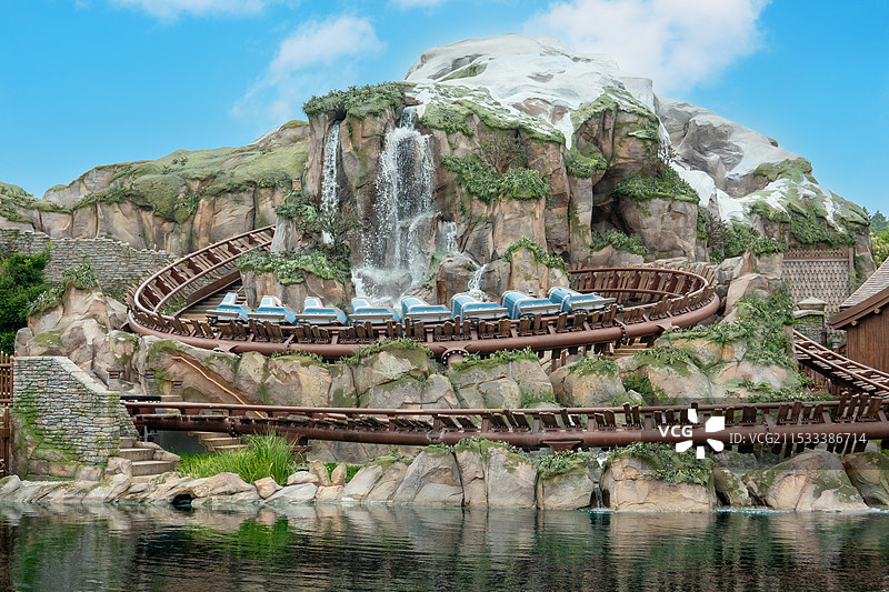 香港迪士尼乐园 冰雪奇缘世界 雪岭滑雪橇 迪斯尼魔雪奇缘图片素材