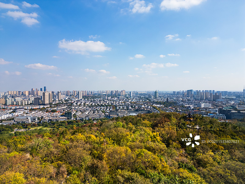 常熟虞山俯瞰城市风光图片素材
