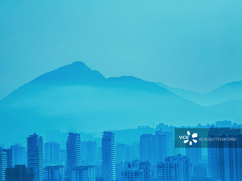 晨雾海南省三亚市三亚湾图片素材