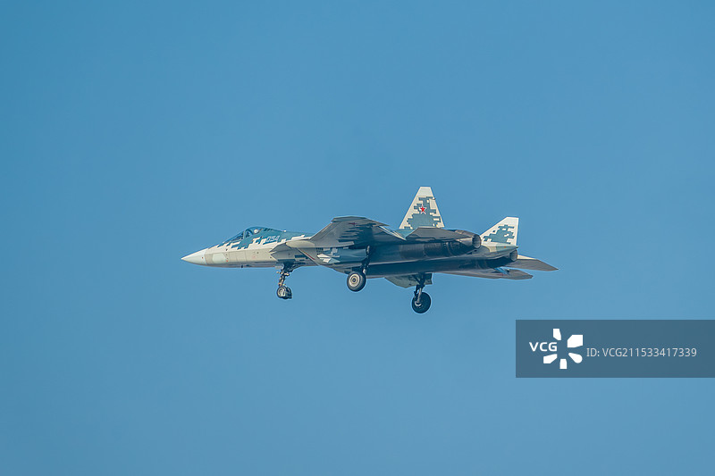 来参与珠海航展准备经停太原的苏-57战斗机图片素材
