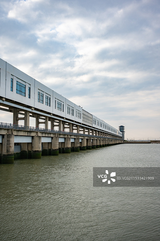 连云港临洪闸湿地公园 临洪河口湿地公园 水闸 闸口 水利工程 河闸 海河交汇处图片素材