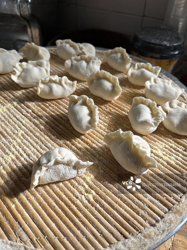 自己家包的饺子图片素材