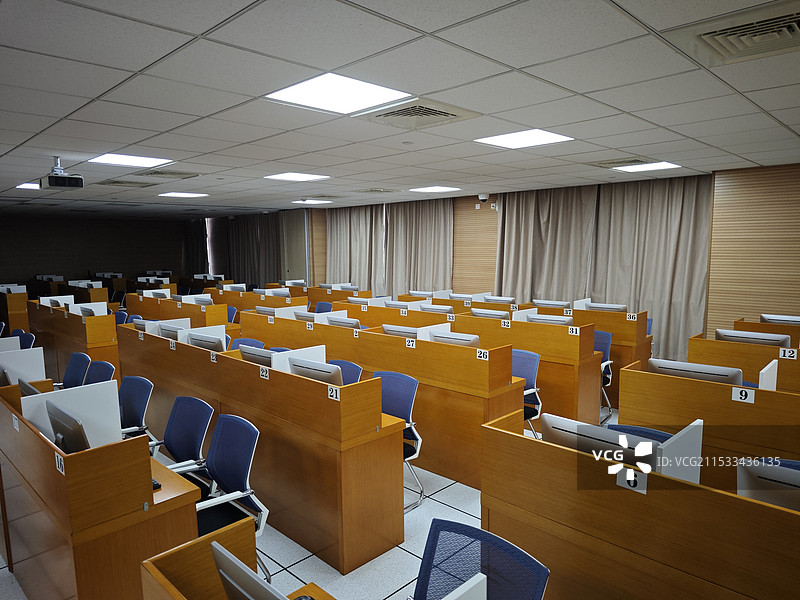 上海医药职工大学 多媒体课程教室 成人继续教育 医药行业职工学堂 学习环境优良 培训考试场所图片素材