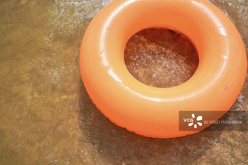 海边的救生圈图片素材