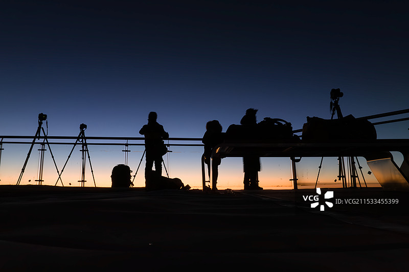 致敬我们伟大的摄影师！（四川雅安牛背山）图片素材
