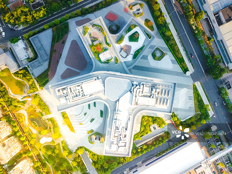 武汉光谷长飞光纤新总部大楼现代科技感五角建筑图片素材