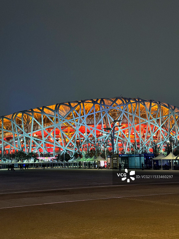 鸟巢夜景，空旷的广场道路图片素材