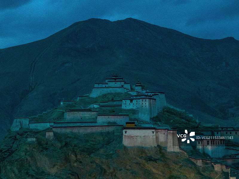 西藏日喀则文化遗迹江孜古堡高空航拍图片素材